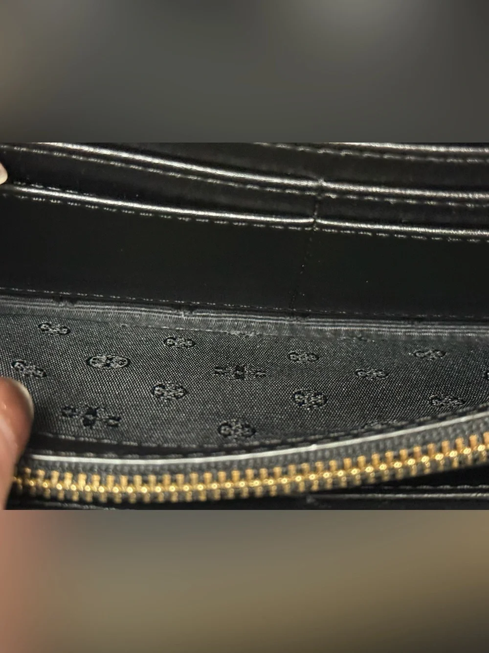 Tory Burch Black Patent Leather Women’s Wallet with Logo Medallion